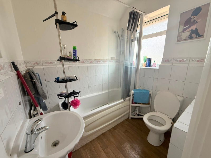 Room Friary Road in Greater London