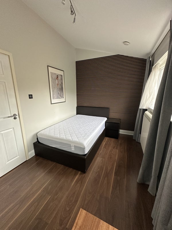 Room Tresham Crescent in City of Westminster