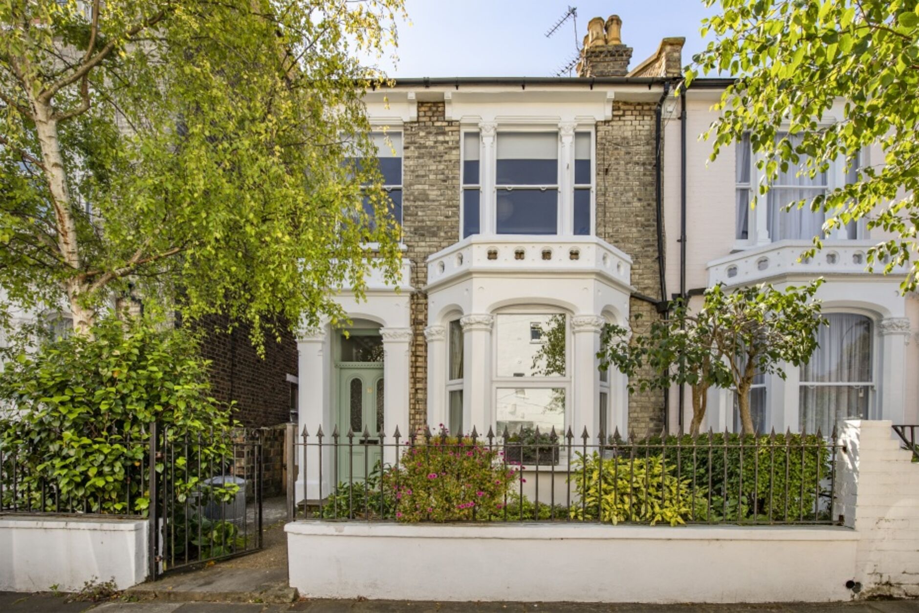 House Findon Road in Greater London