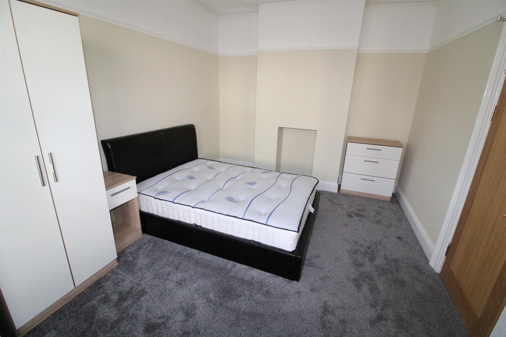 Flat Wyndcliffe Road in Portsmouth