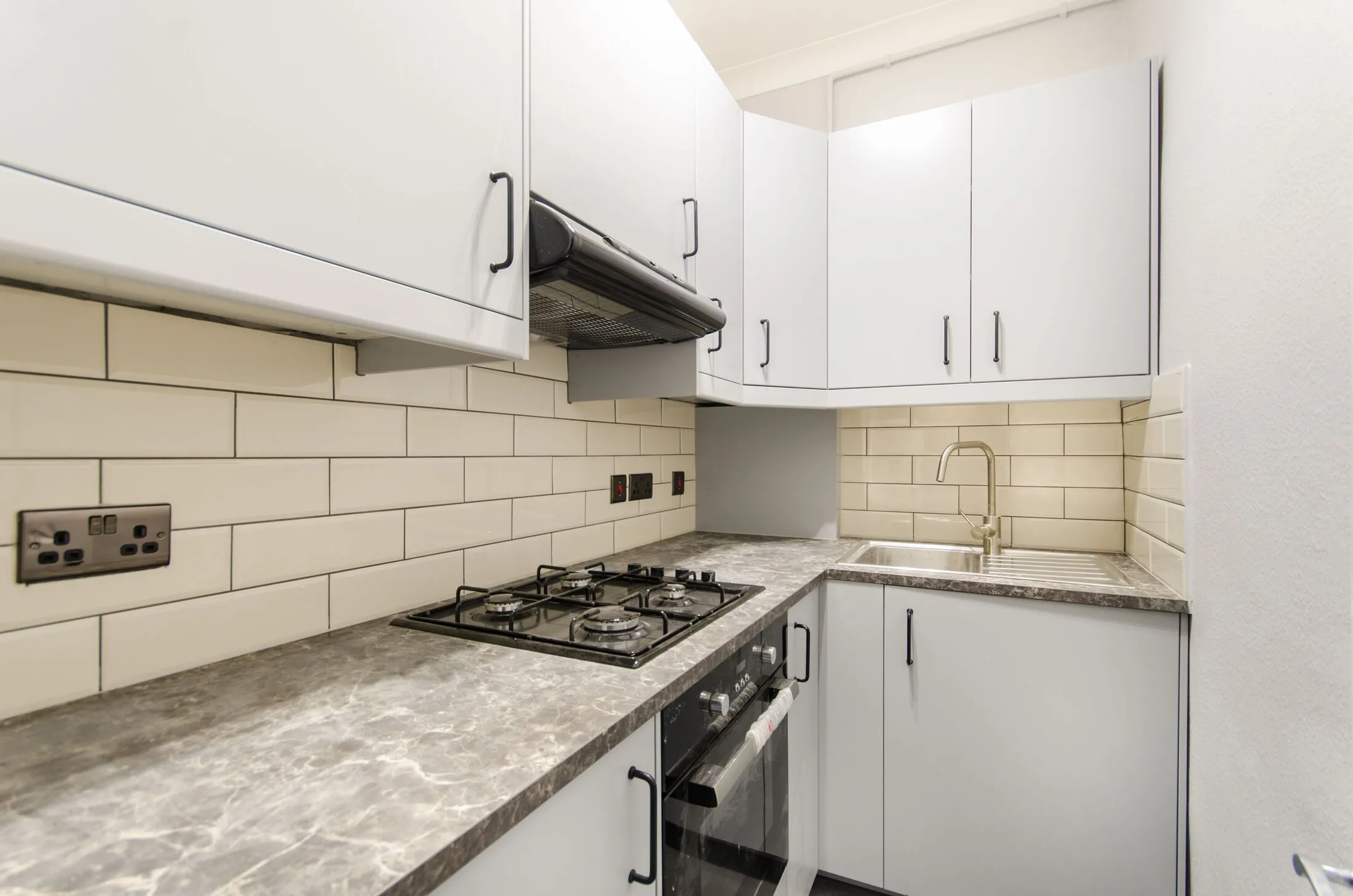 Flat Grosvenor Gardens in Greater London