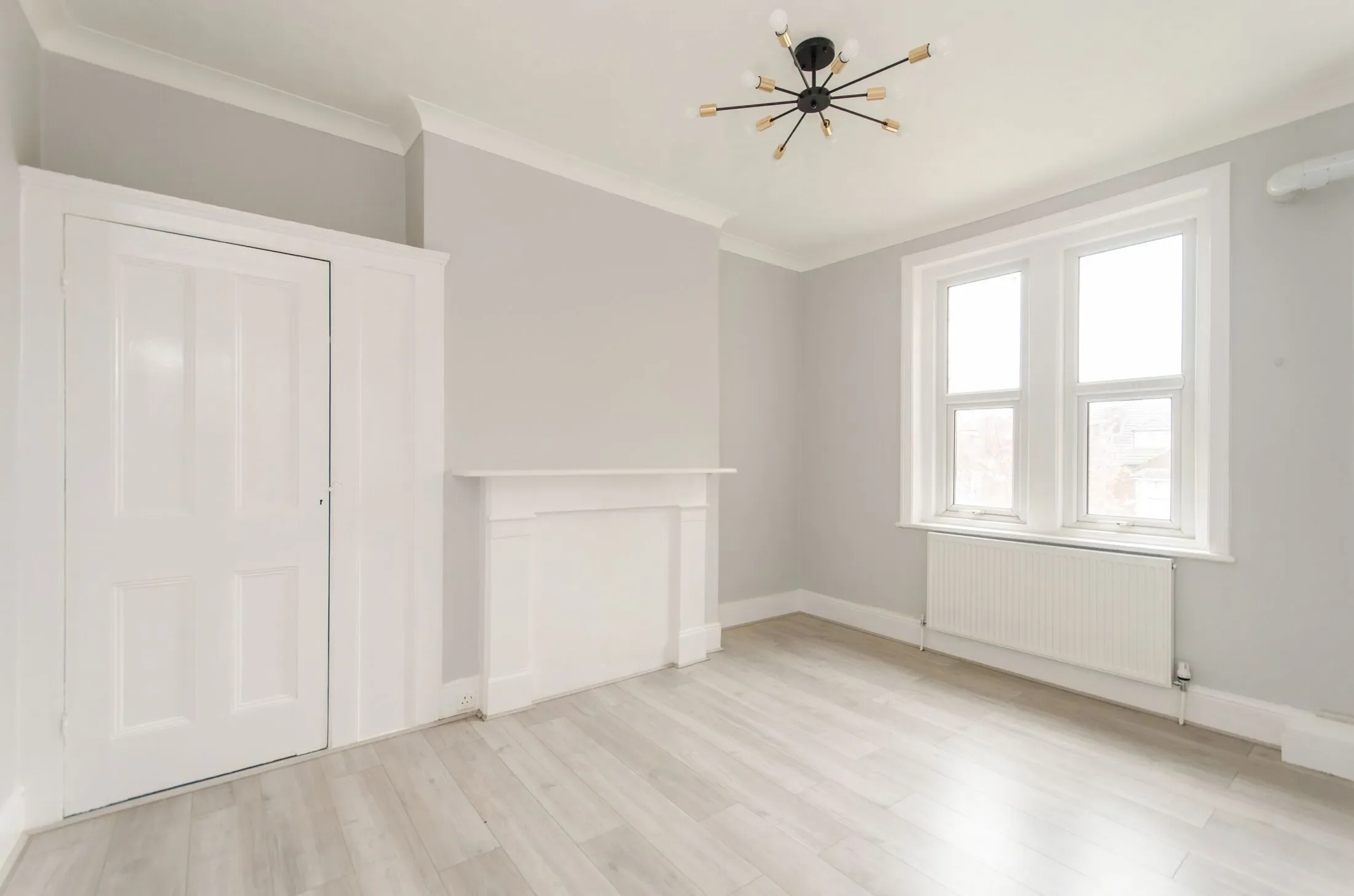 Flat Grosvenor Gardens in Greater London