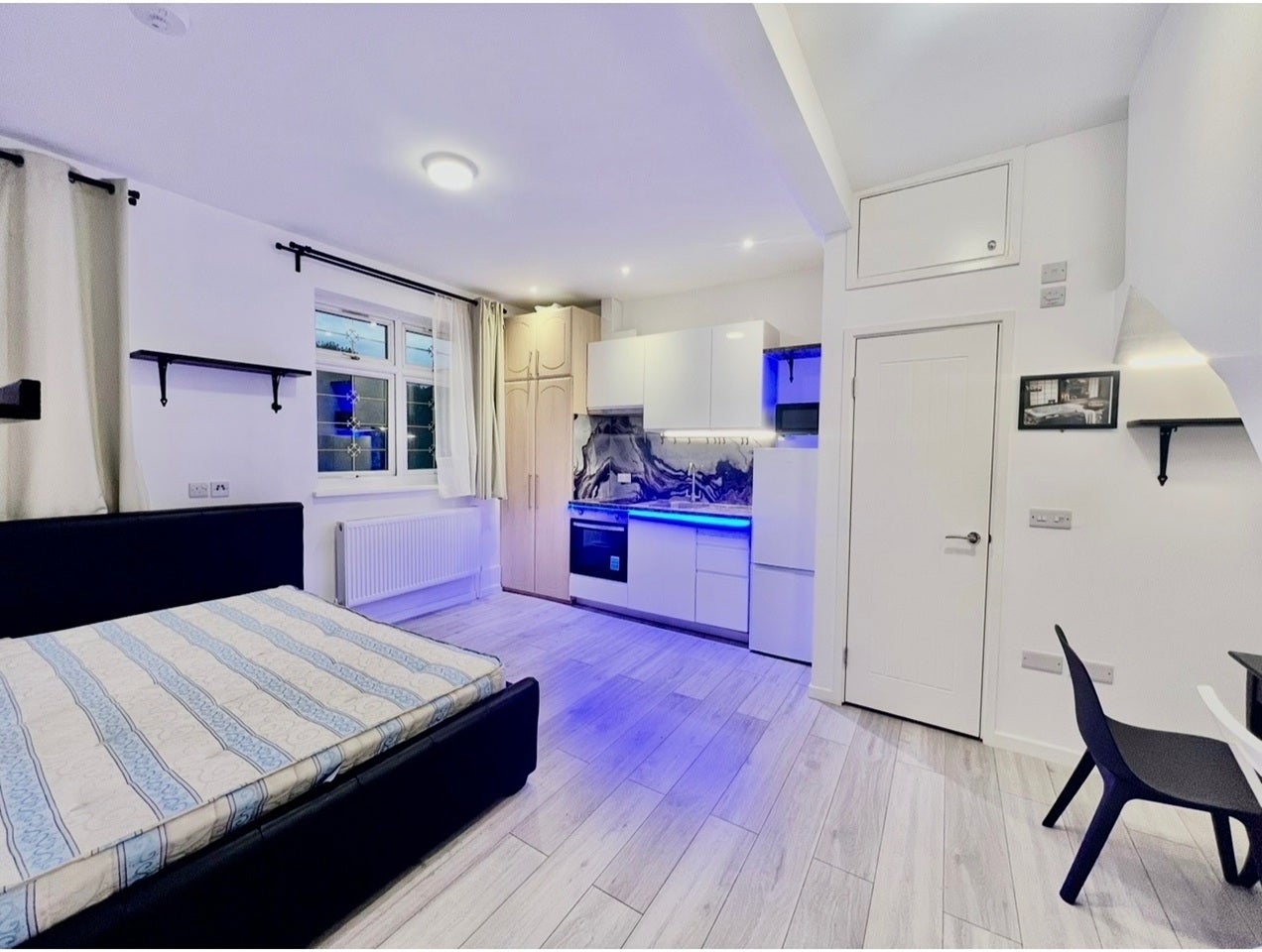 Flat Hillcroft Crescent in Greater London