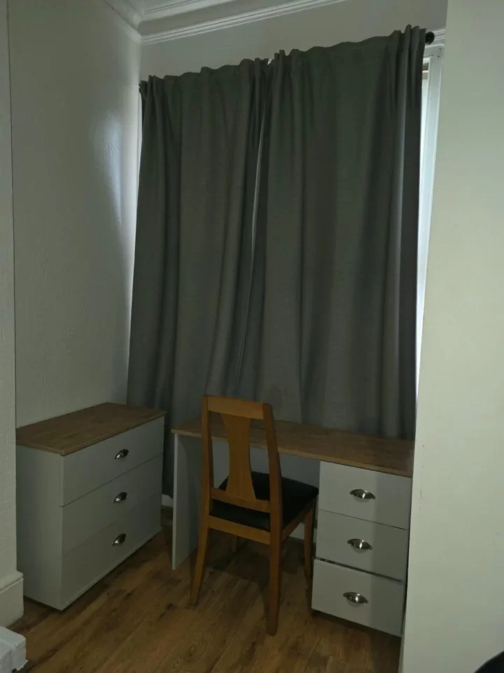 Room High Street in Greater London