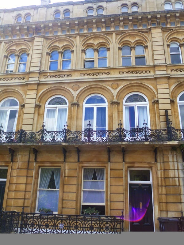 Flat Victoria Square in Bristol