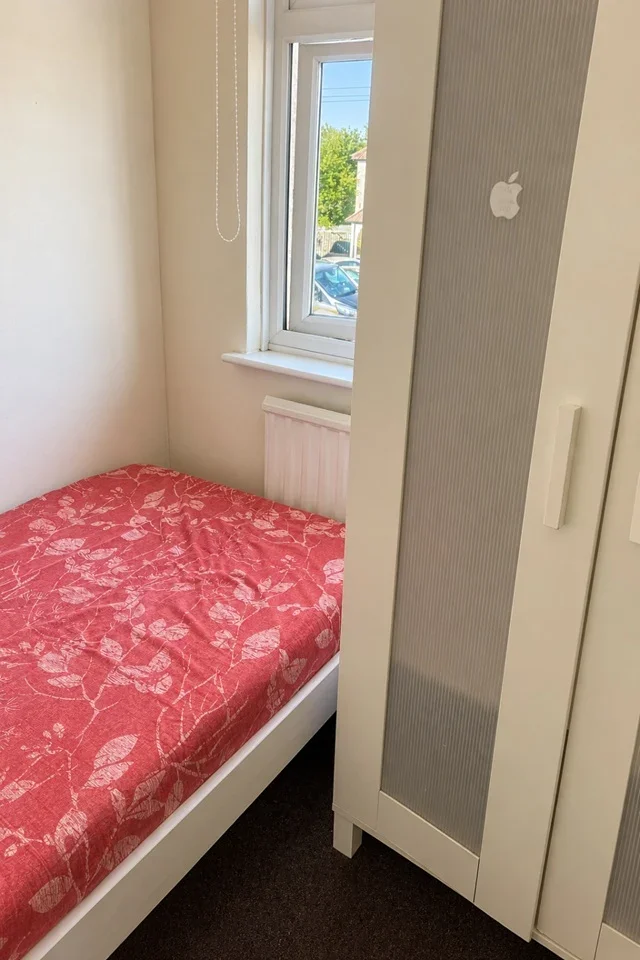 Room Burnham Gardens in Greater London
