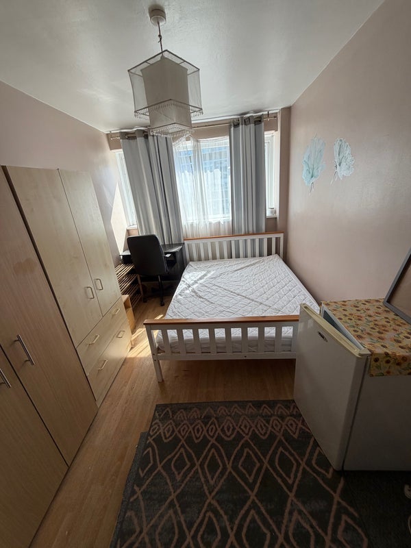 Room Tildesley Road in Greater London