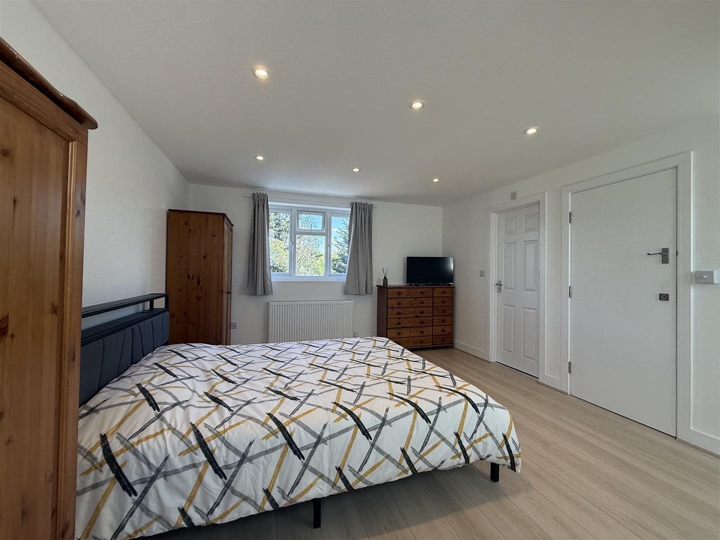 Room Monks Park in Greater London