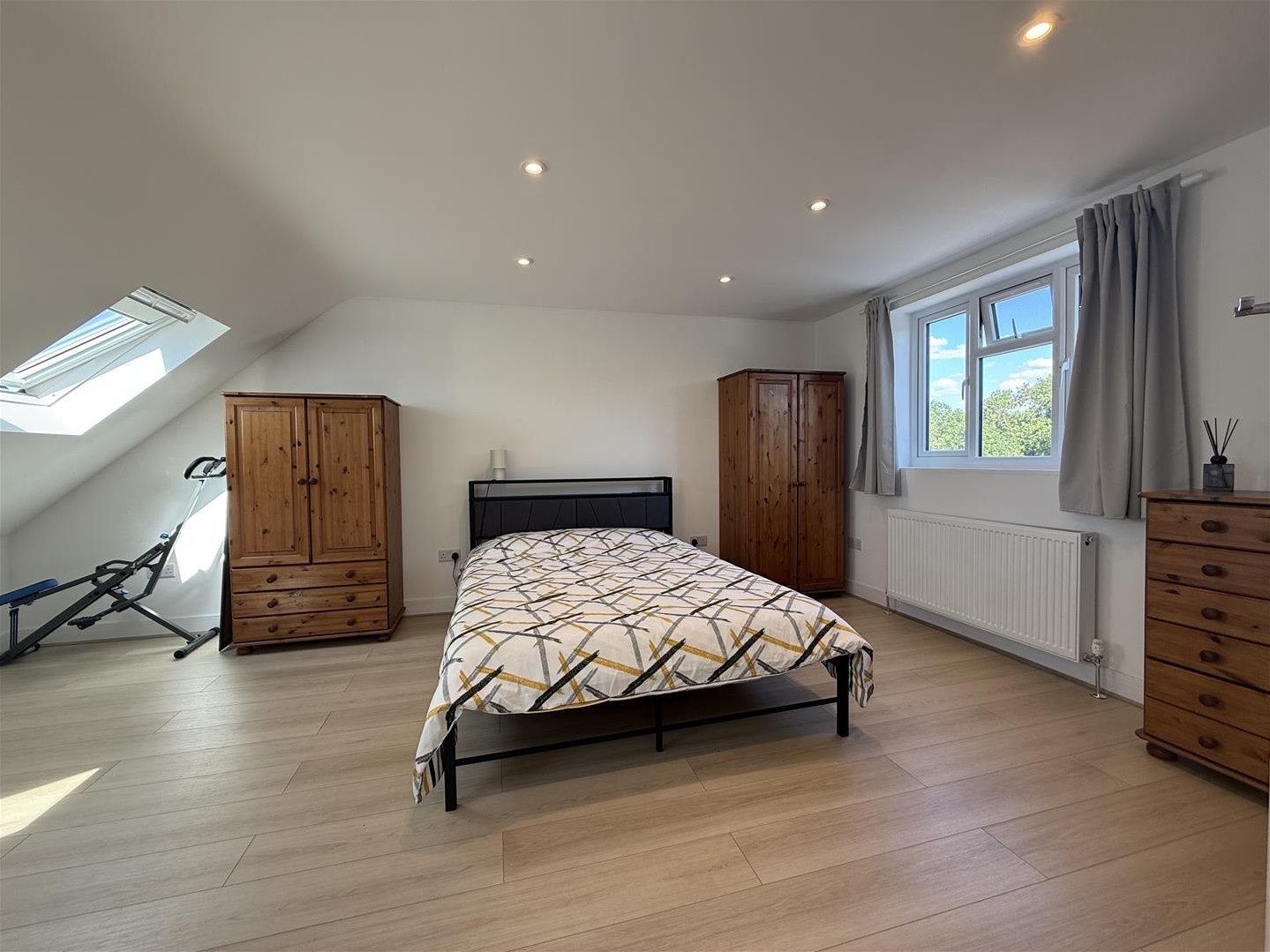 Room Monks Park in Greater London
