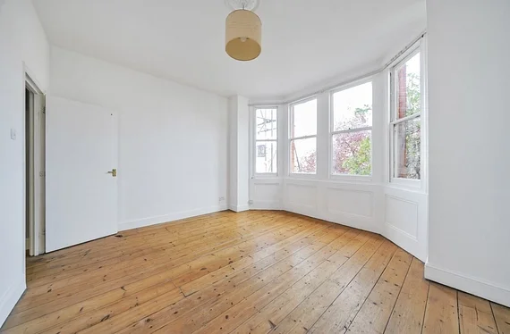 Flat Madeira Road in Greater London
