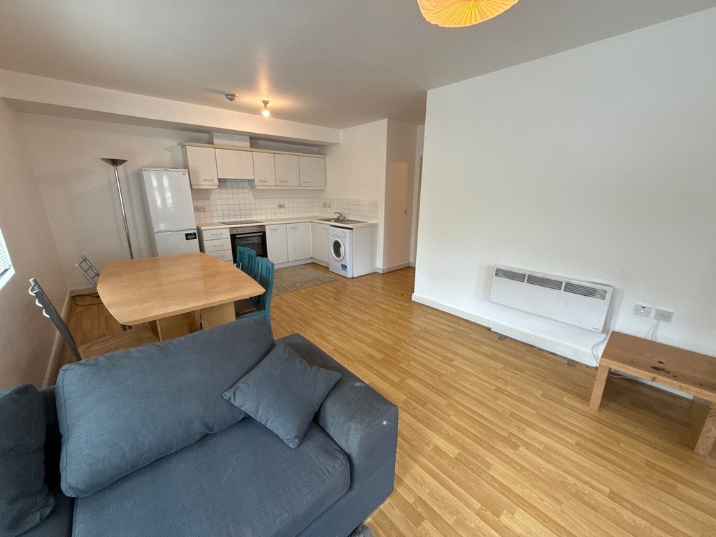 Flat New Belvedere Close in Trafford