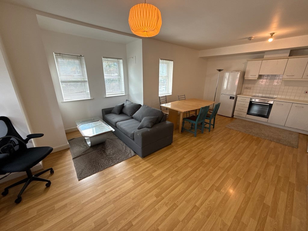 Flat New Belvedere Close in Trafford