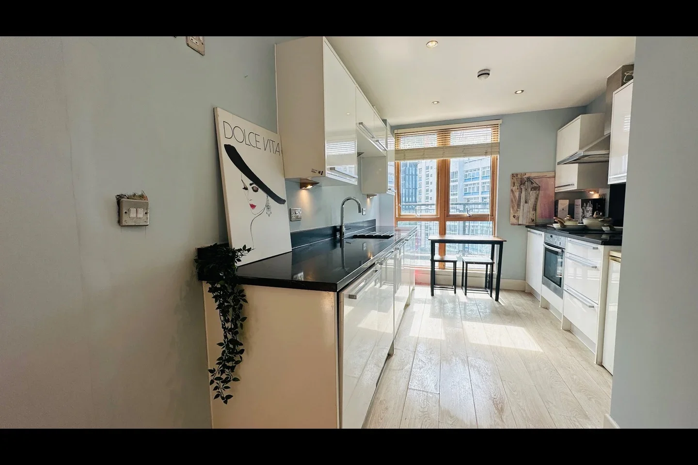Room Rockingham Street in Greater London