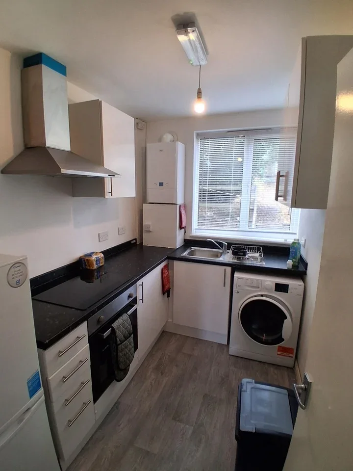 Room Cowper Street in Luton