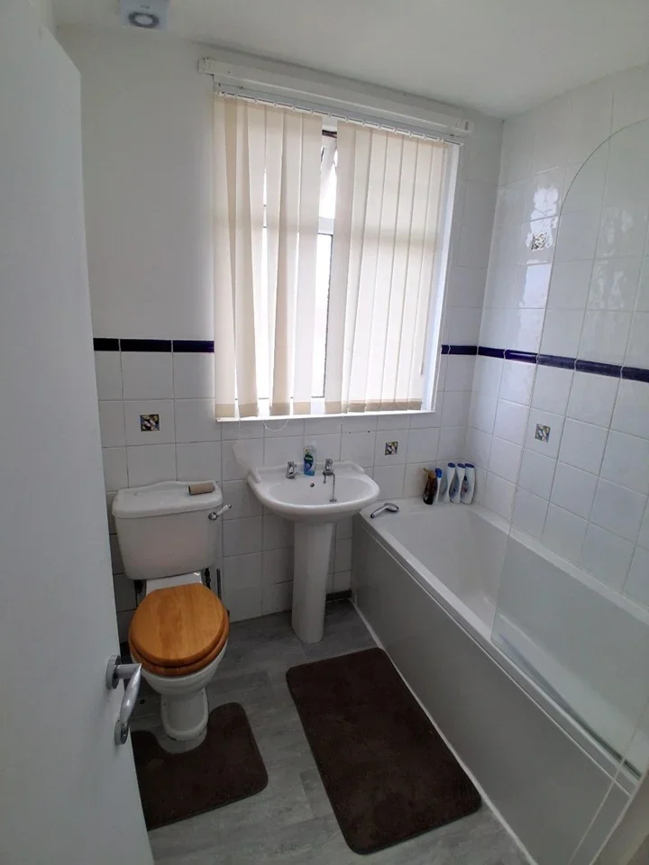 Room Cowper Street in Luton