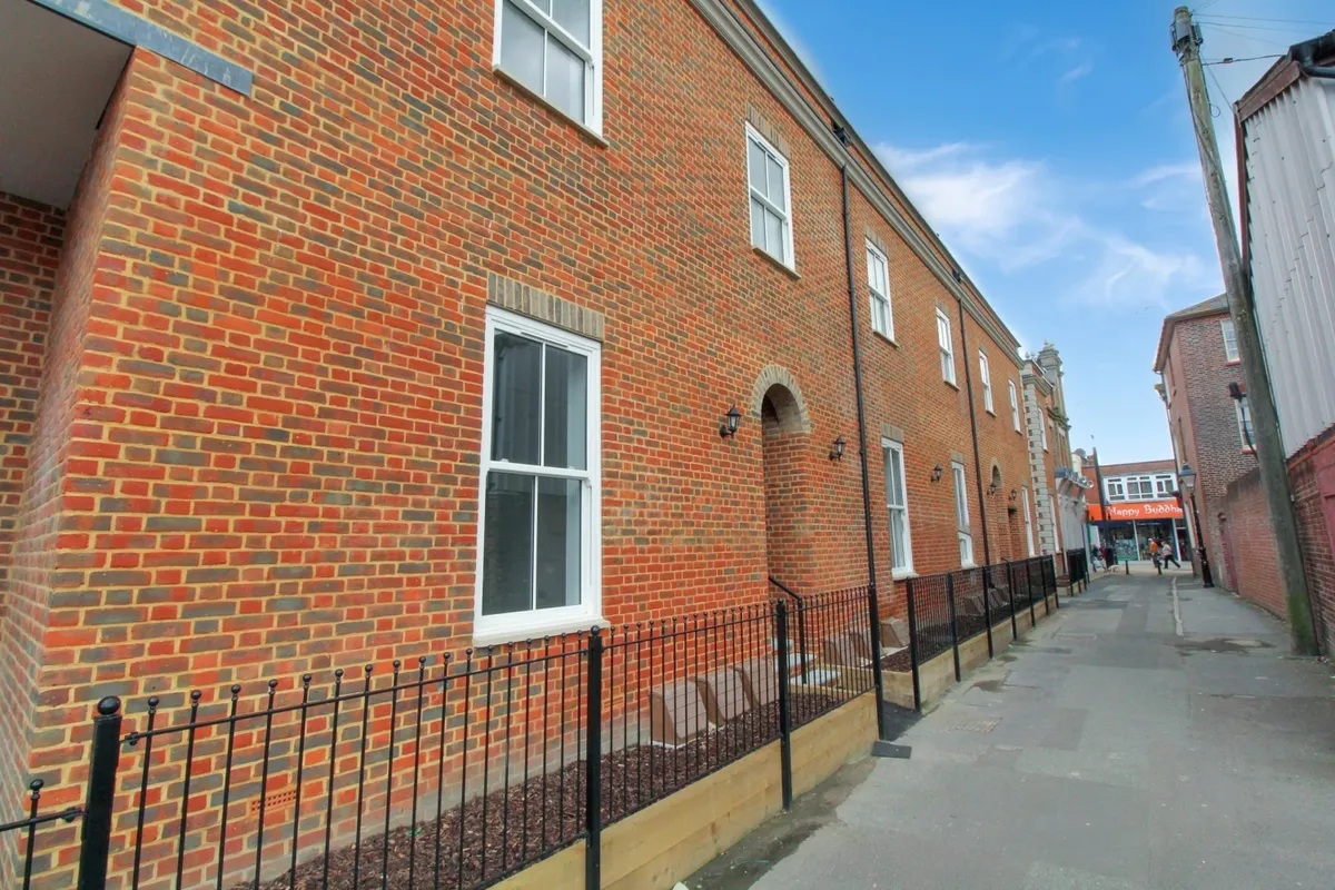 Flat Westons Lane in Poole