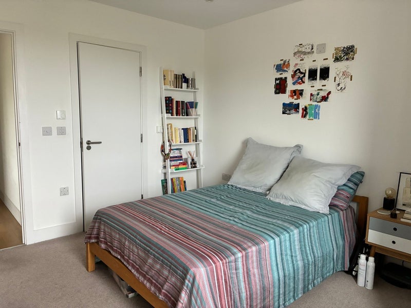 Room Elsa Street in Greater London
