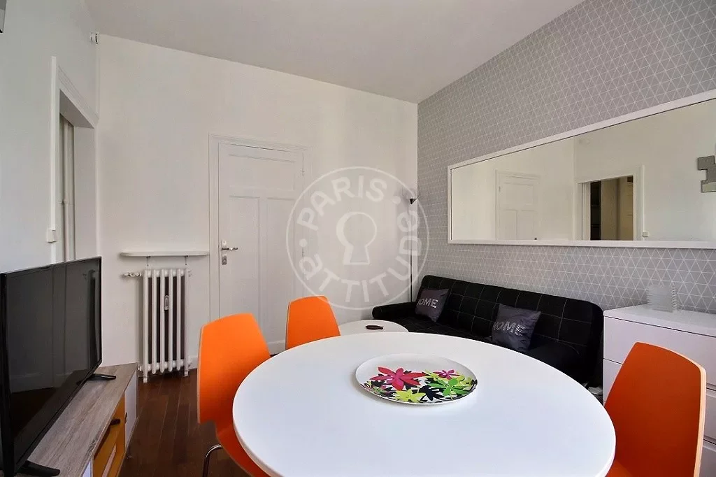Flat Rue des Renaudes in Paris