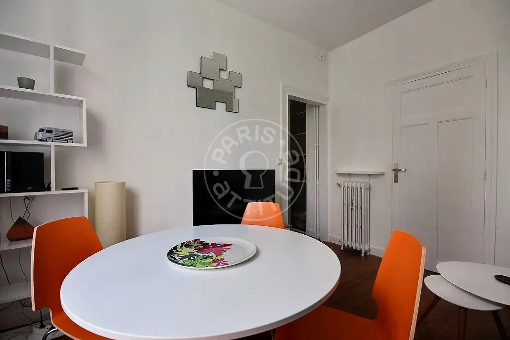 Flat Rue des Renaudes in Paris