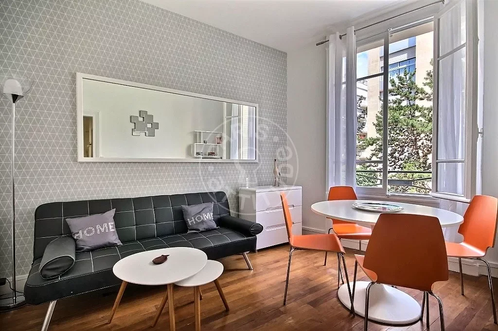 Flat Rue des Renaudes in Paris