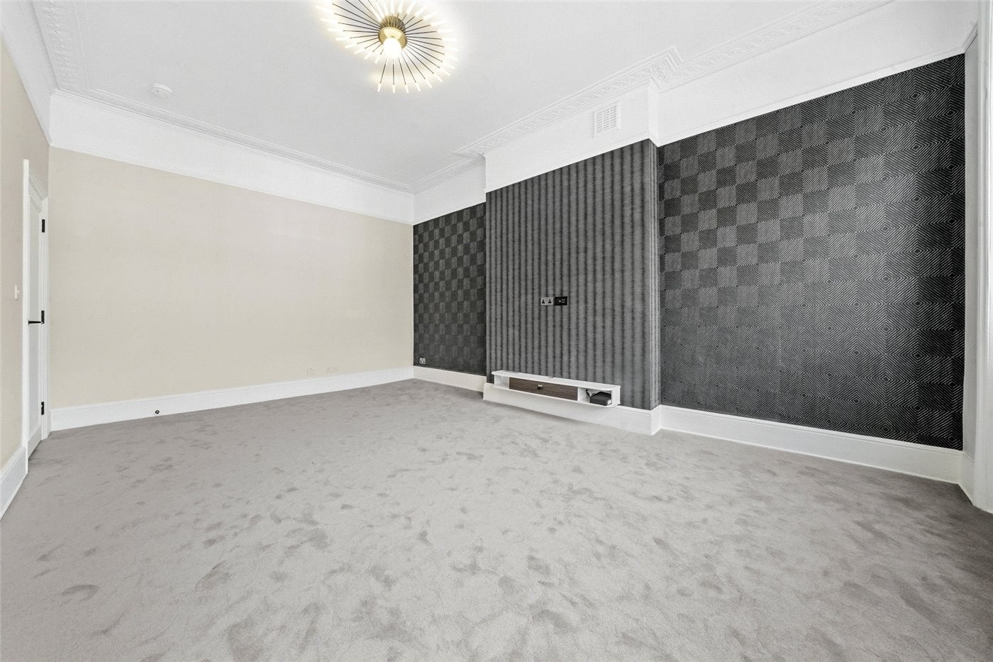 Flat Elgin Crescent in Greater London