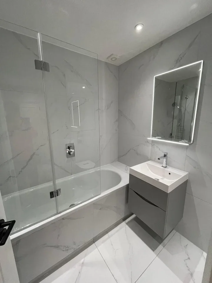 Flat Elgin Crescent in Greater London