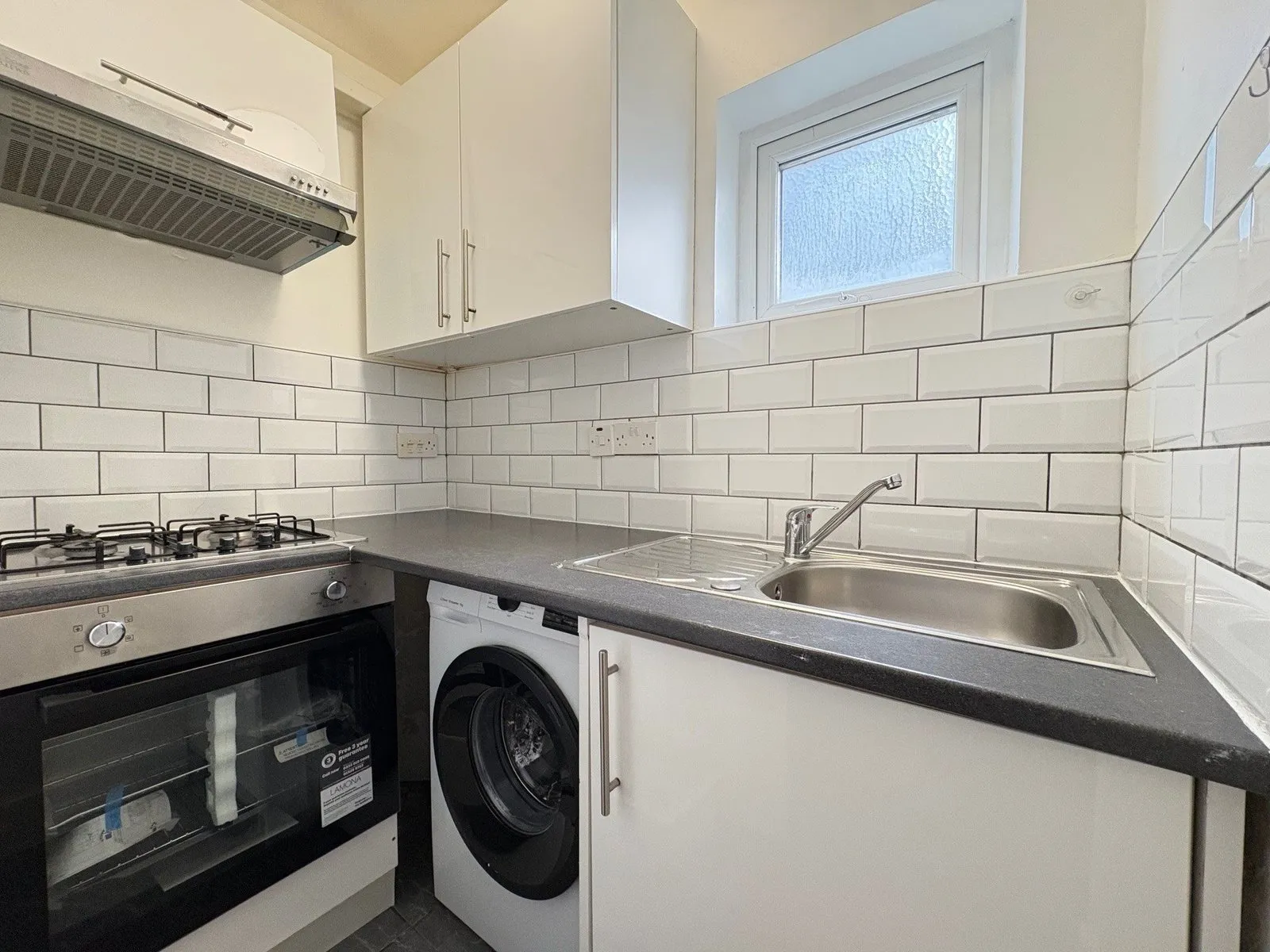 Flat Capworth Street in Greater London