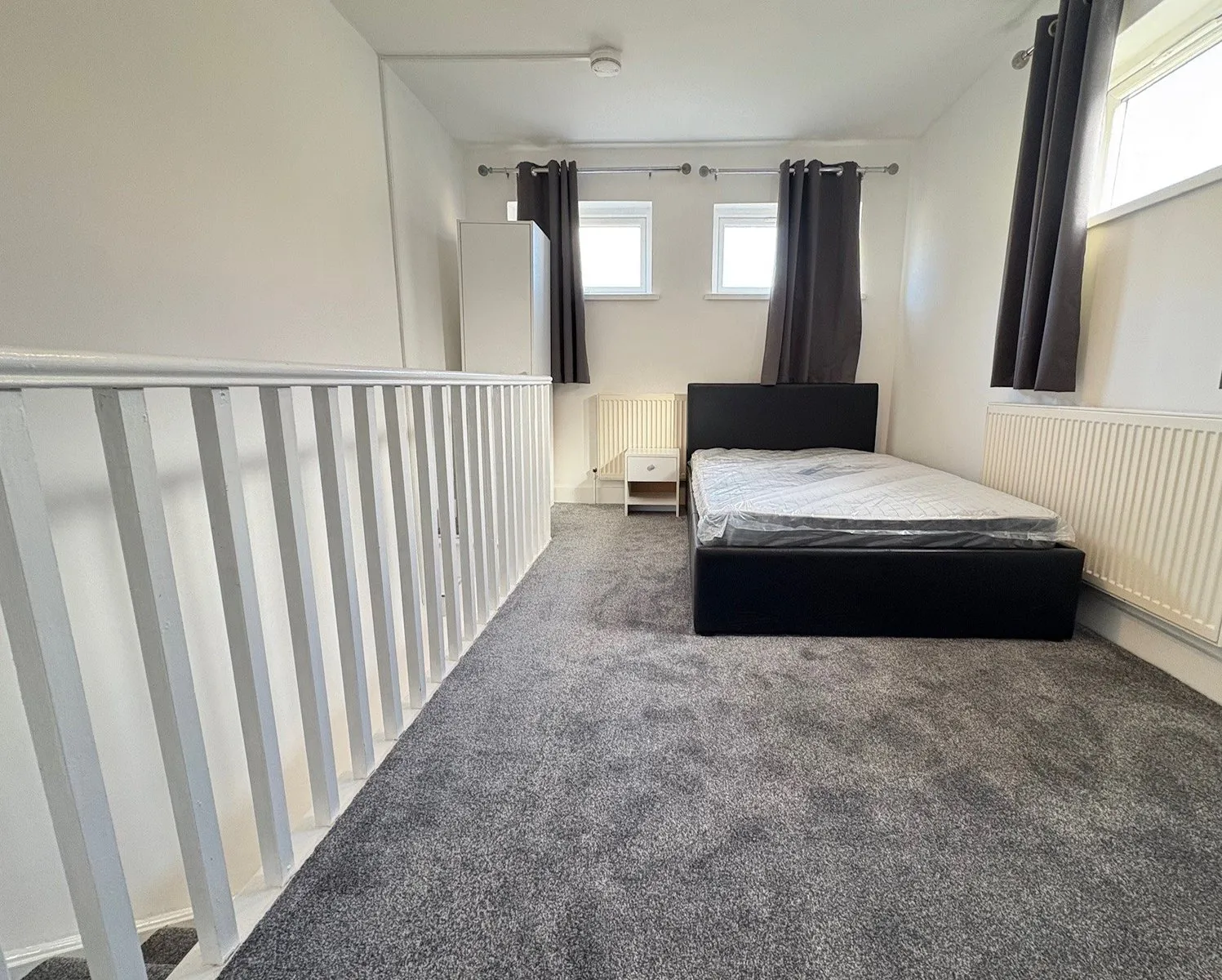 Flat Capworth Street in Greater London