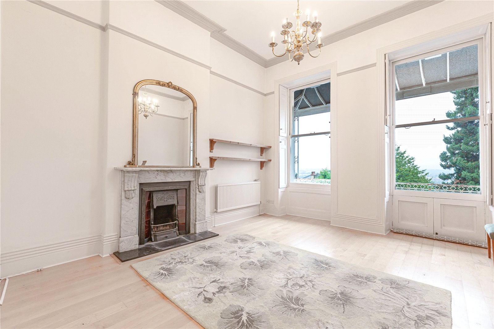 Flat Royal York Crescent in Bristol
