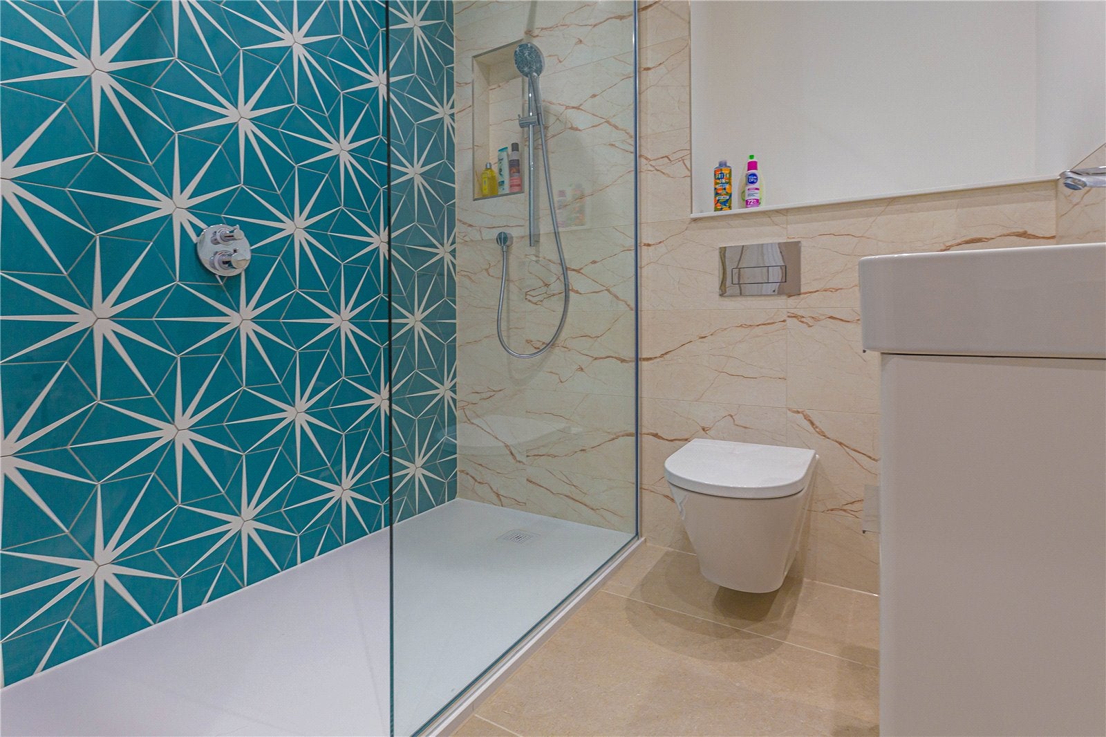 Flat Royal York Crescent in Bristol