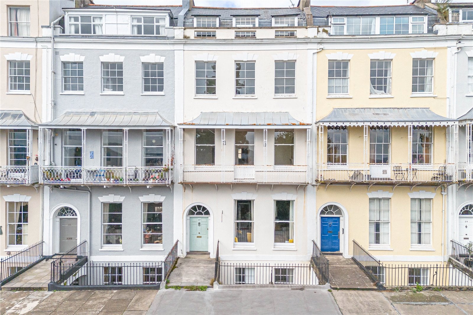Flat Royal York Crescent in Bristol