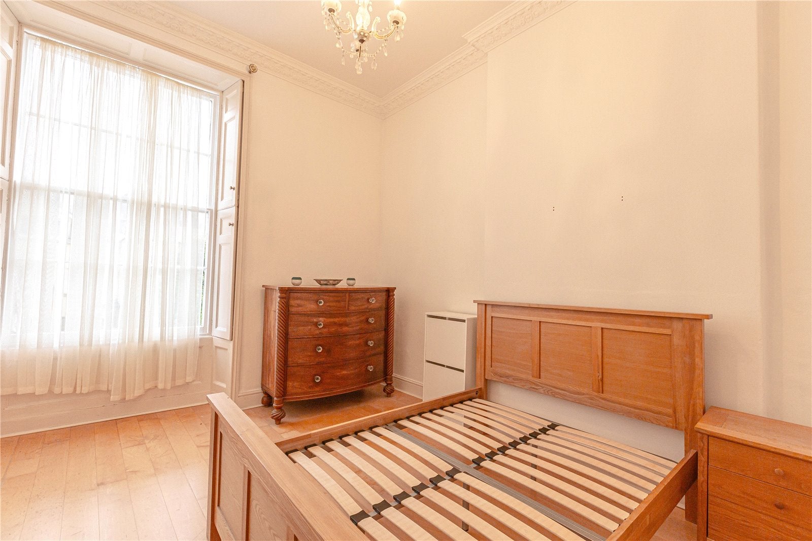 Flat Royal York Crescent in Bristol