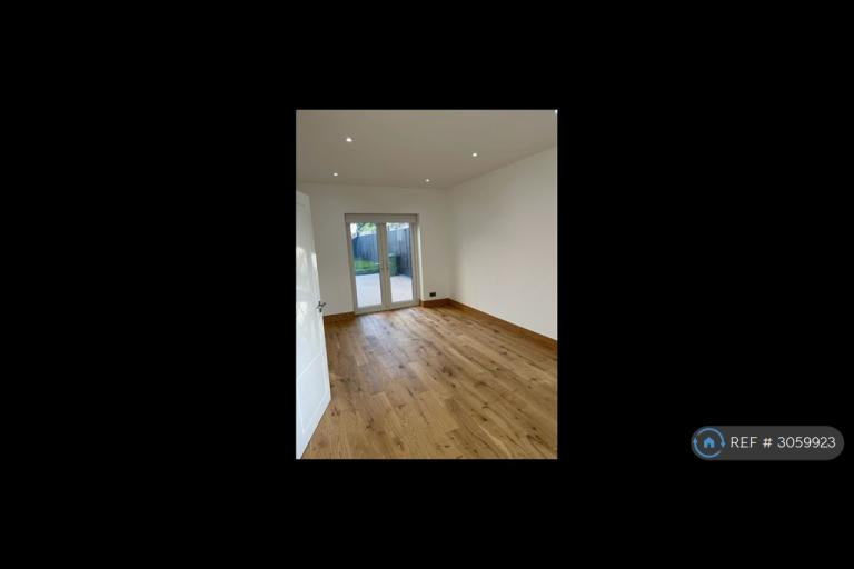 Room Bramley Road in Greater London