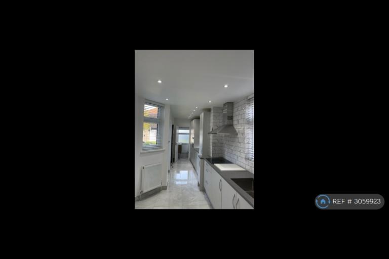 Room Bramley Road in Greater London