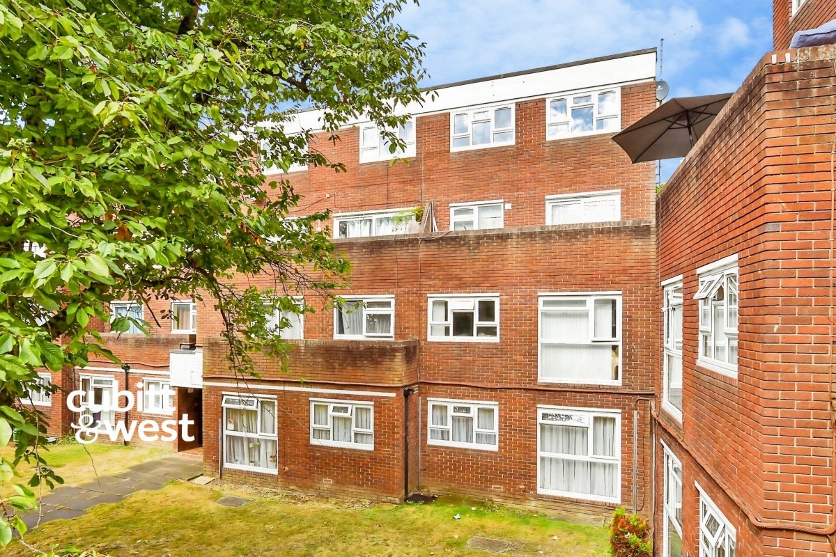 Flat The Broadway in Crawley