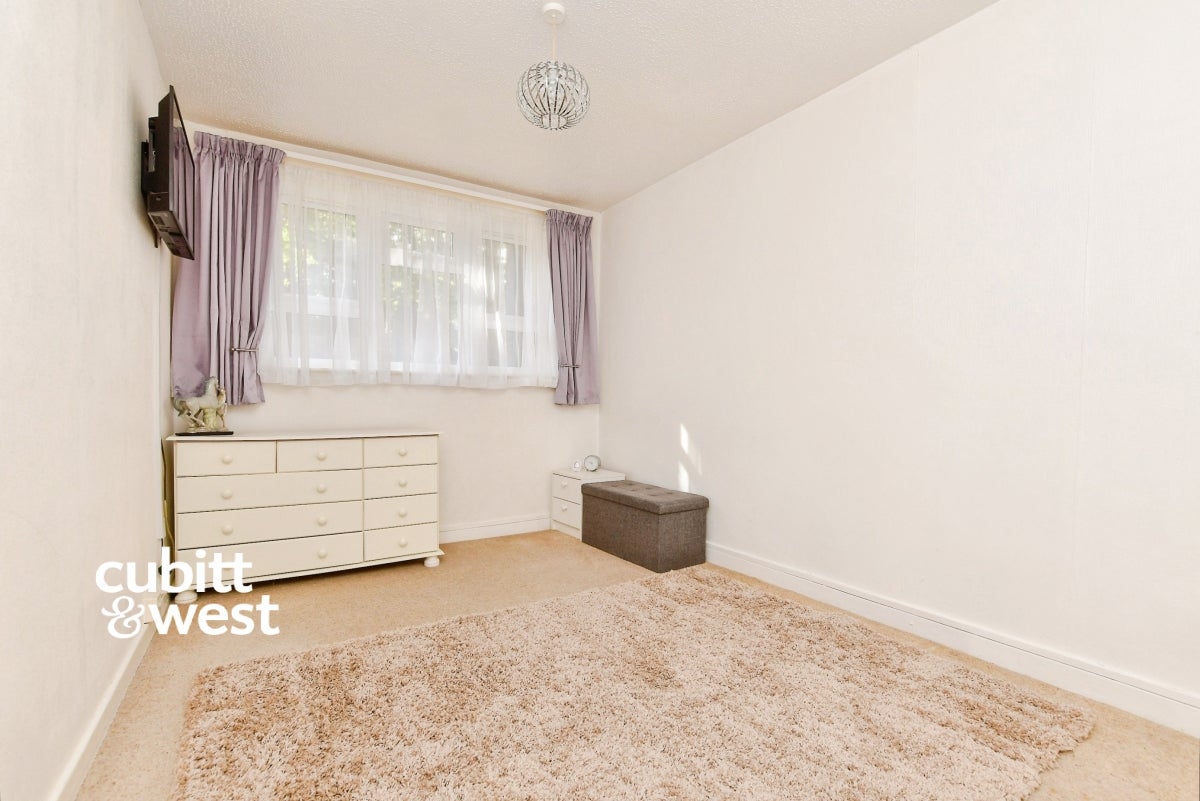 Flat The Broadway in Crawley