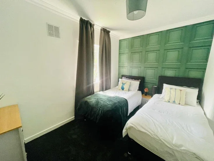 Flat Renfrew Street in Viewpark