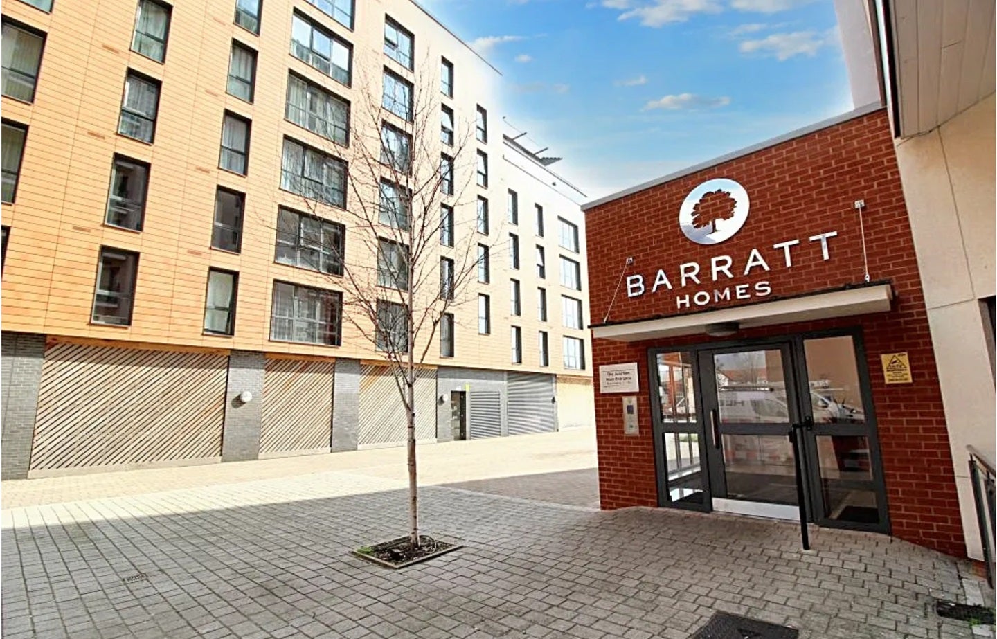 Flat Railway Terrace in Slough