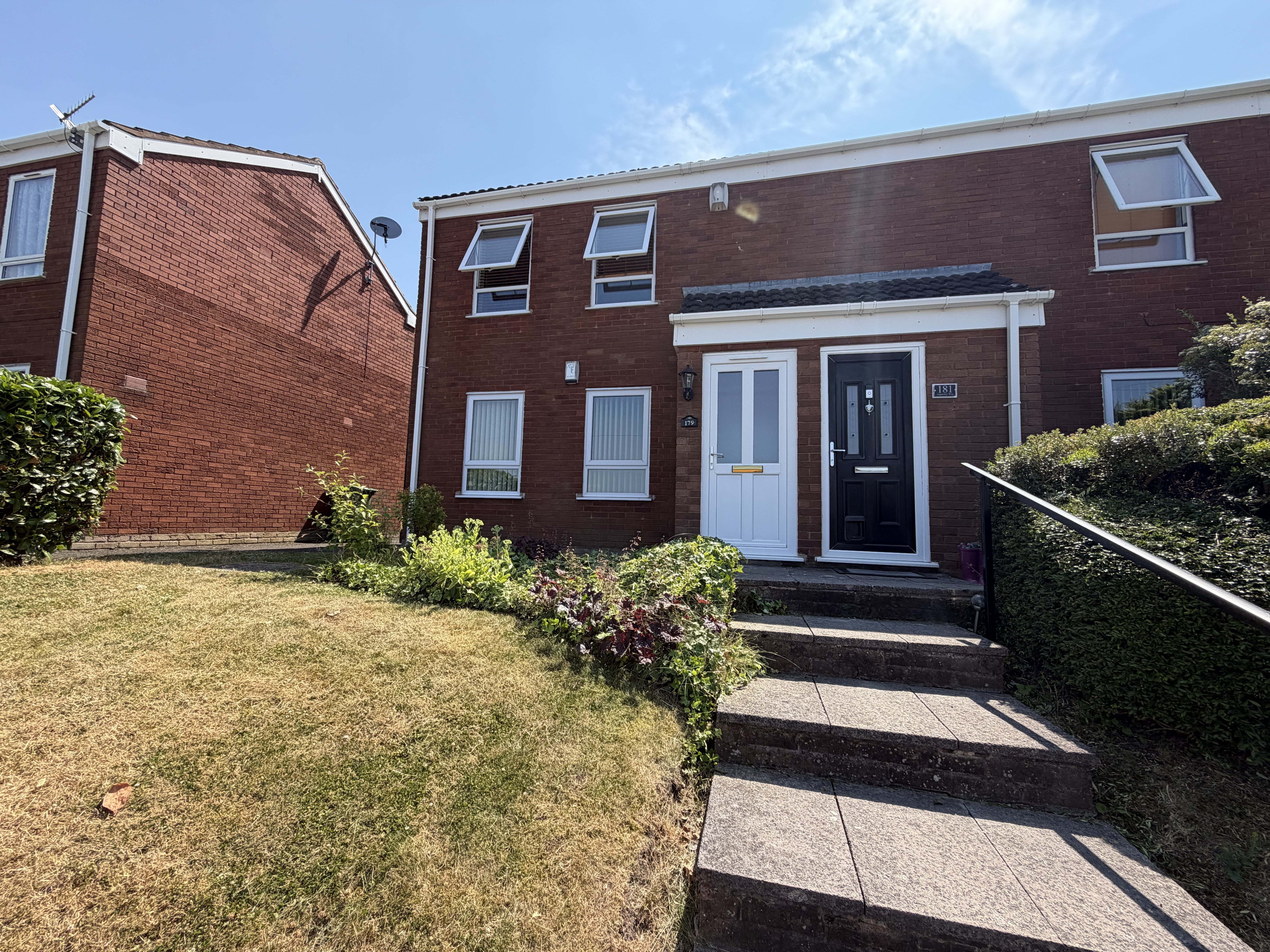 Flat Apperley Way in Dudley