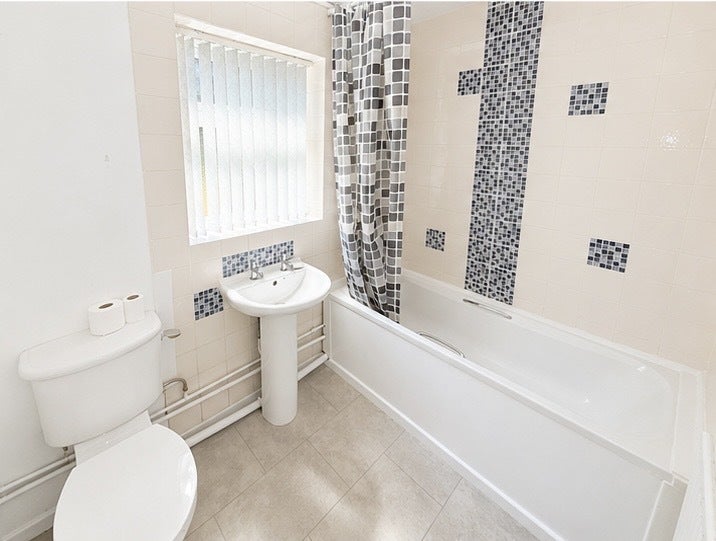 Flat Apperley Way in Dudley