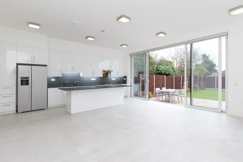 Flat Elm Avenue in Greater London