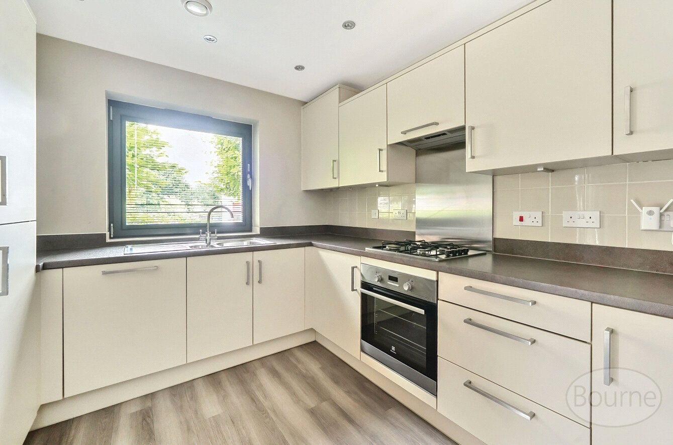 Flat Walnut Tree Close in Guildford