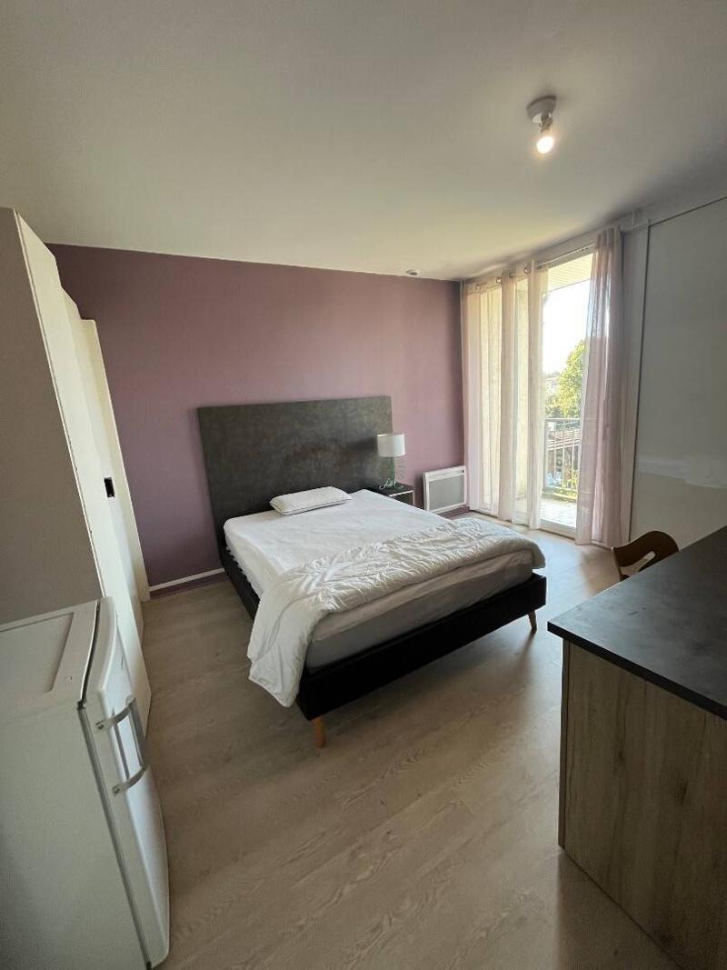 Room Rue des Treilles in Libourne