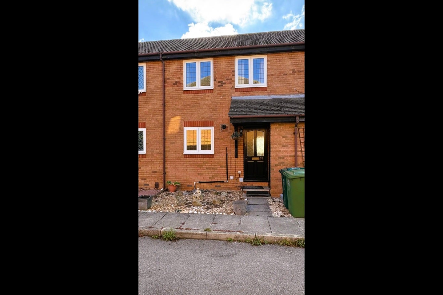 House Maple Gardens in Borough of Spelthorne
