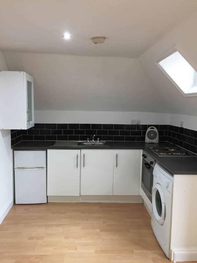 Flat Aylward Road in Greater London