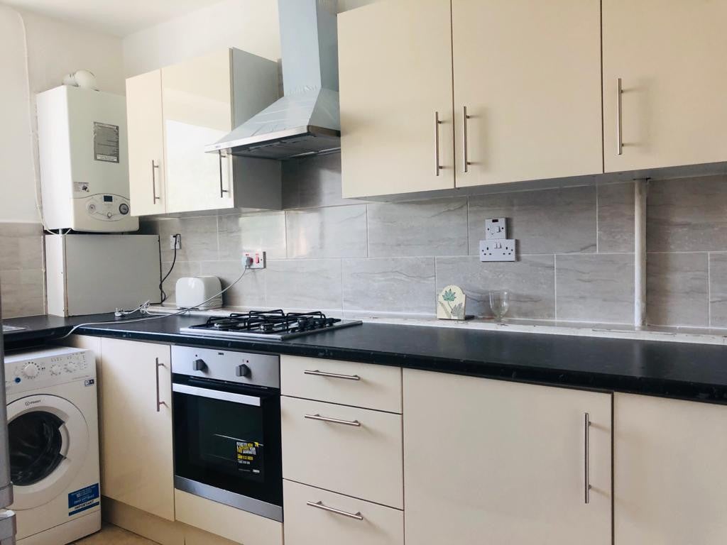 Room Middleton Street in Greater London
