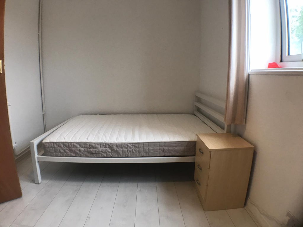 Room Middleton Street in Greater London