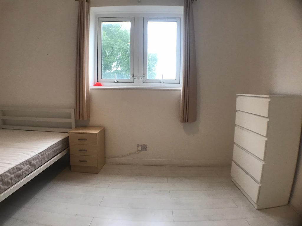 Room Middleton Street in Greater London