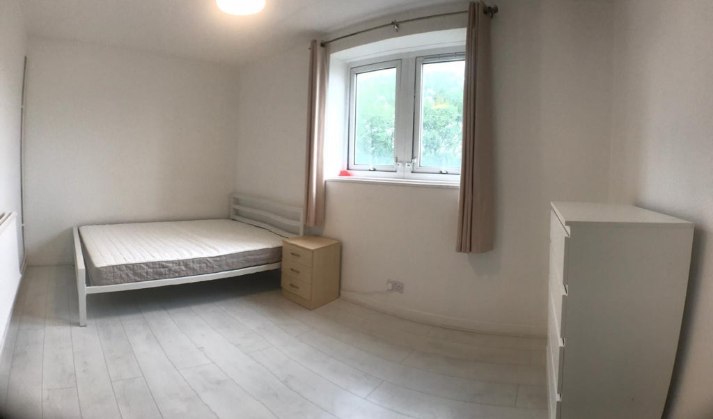 Room Middleton Street in Greater London