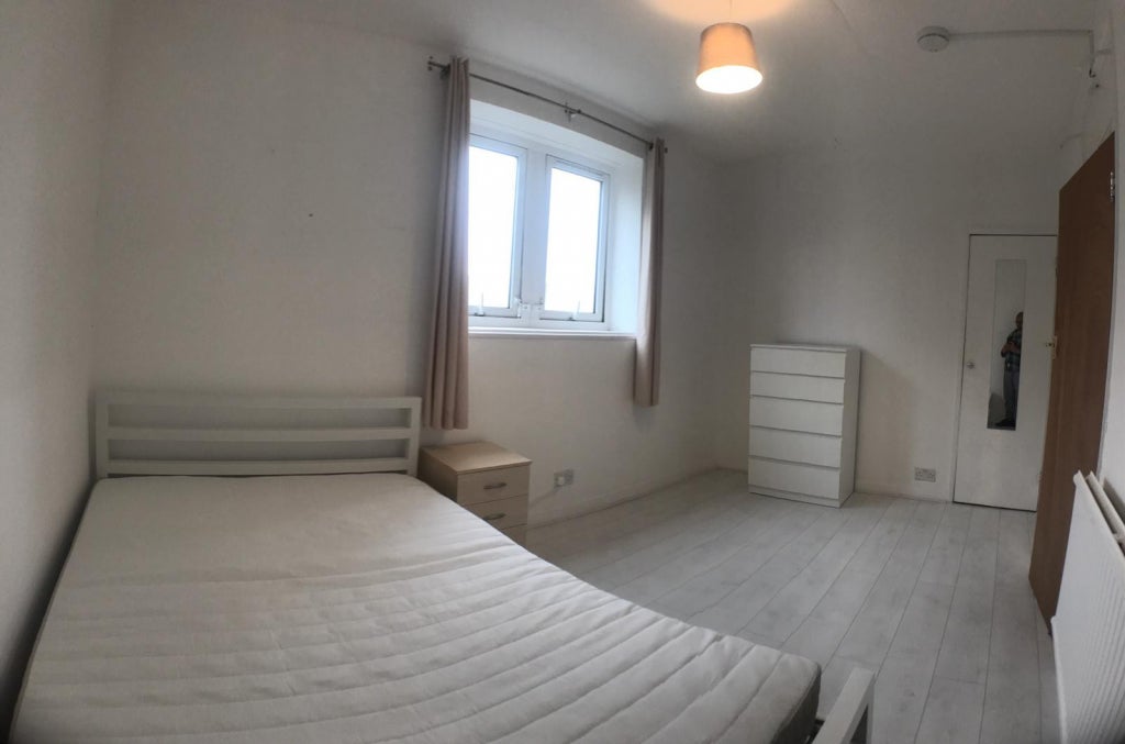 Room Middleton Street in Greater London